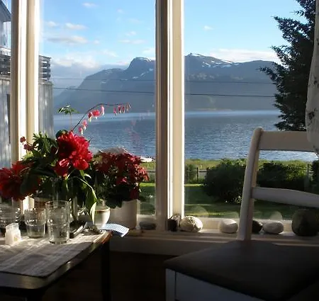 Solheim Fritidsgard Фермерский дом Svensby